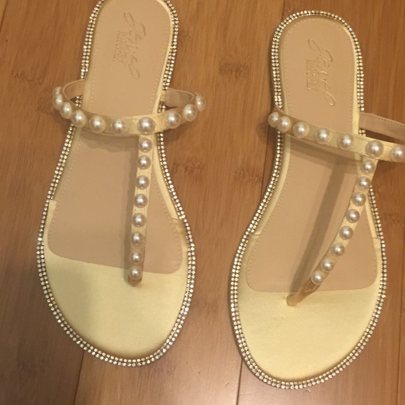 NEW Jewel Badgley Mischka Sandals - Picture 7 of 8